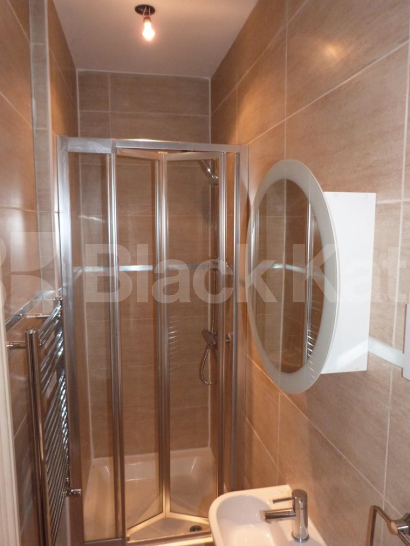 			All Bills Included !, Studio Apartment, 1 bath, 1 reception Flat			 Queens Avenue, Muswell Hill